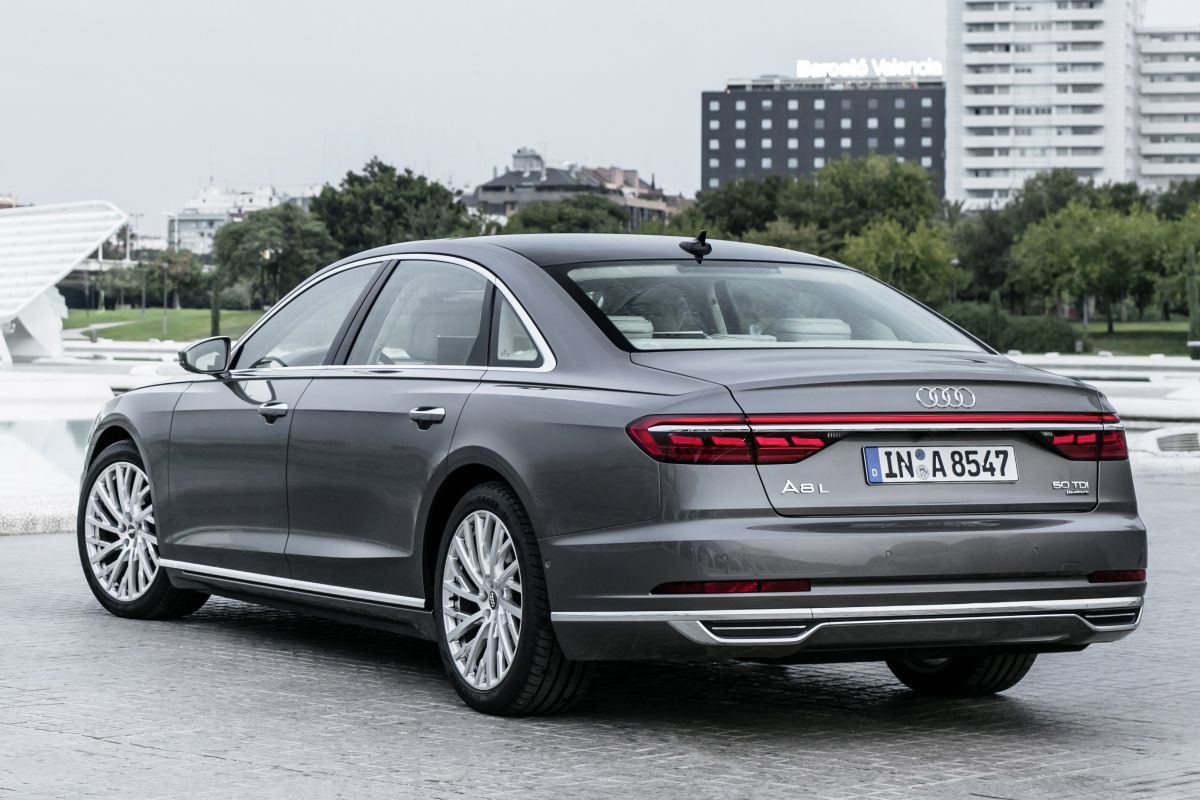 Audi A8 · Gri — görsel 4