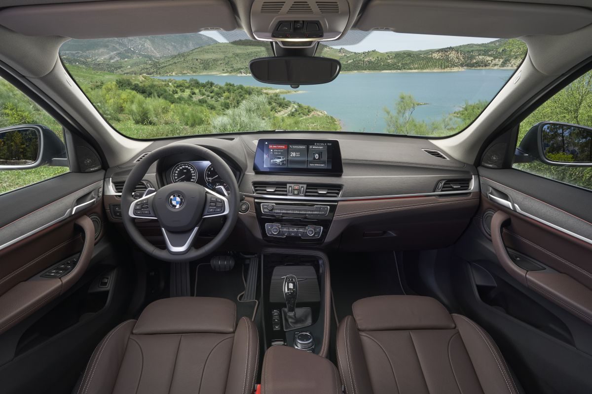 BMW X1 · رمادي — الصورة 3