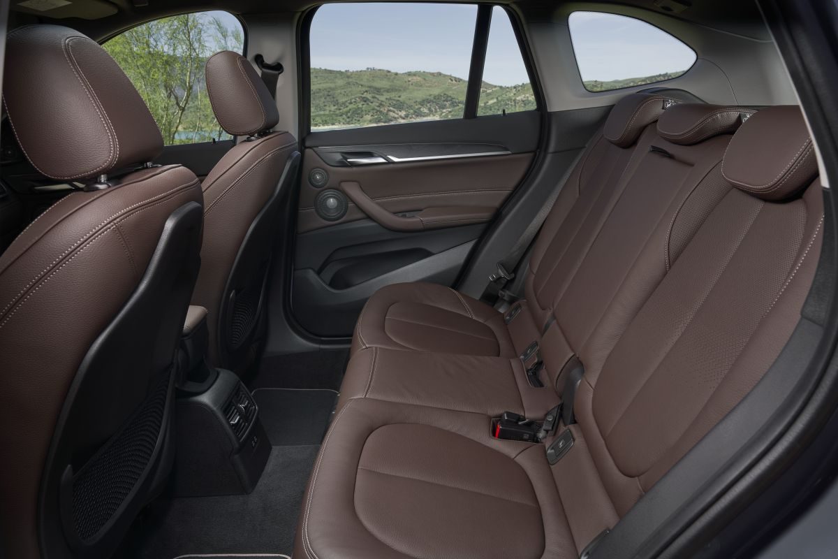 BMW X1 · رمادي — الصورة 4