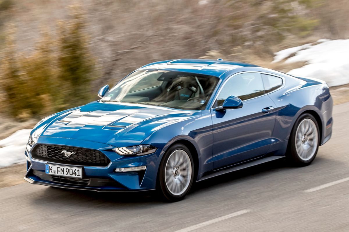 Ford Mustang Fastback · Mavi — görsel 4