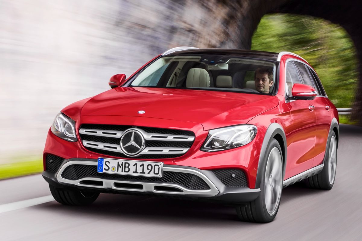Mercedes-Benz E-Class All-Terrain · Kırmızı — görsel 2