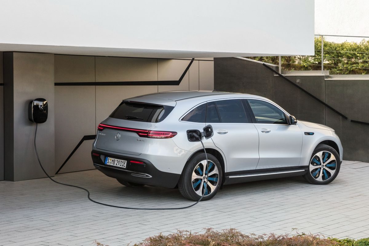 Mercedes-Benz EQC · Gümüş — görsel 3
