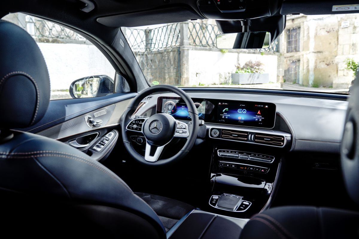 Mercedes-Benz EQC · Gümüş — görsel 4