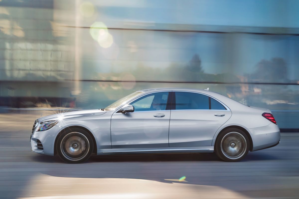 Mercedes-Benz S-Class · فضي — الصورة 3
