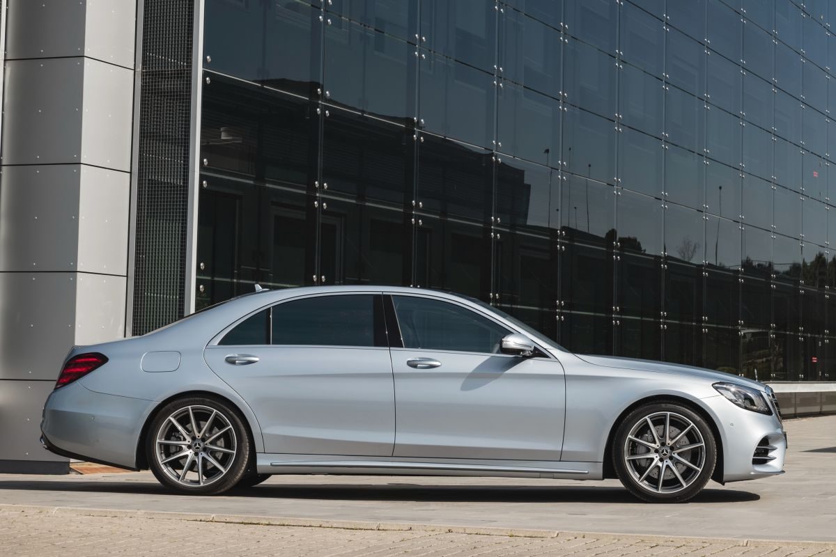Mercedes-Benz S-Class · فضي — الصورة 4