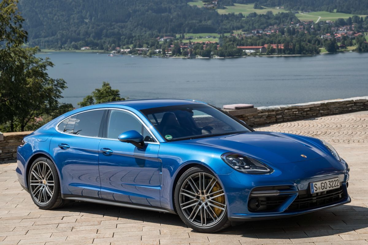 Porsche Panamera · Mavi — görsel 2